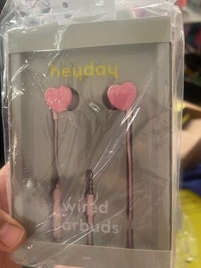heyday Pink Heart Wired Earbuds